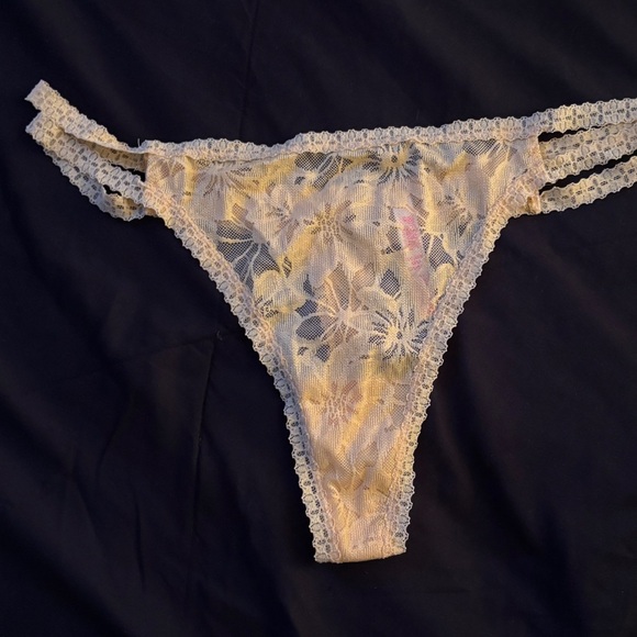 Victoria Secret Lace Panty - Picture 1 of 2